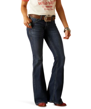 Mom jeans for a nostalgic and casual lookPerfect Rise Paulina Flare Jeans