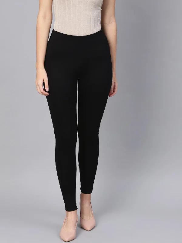 Women's Tight Trousers with Drawstring Waist in Khaki for a Relaxed and Adjustable FitBlack Knitted Slim Jeggings