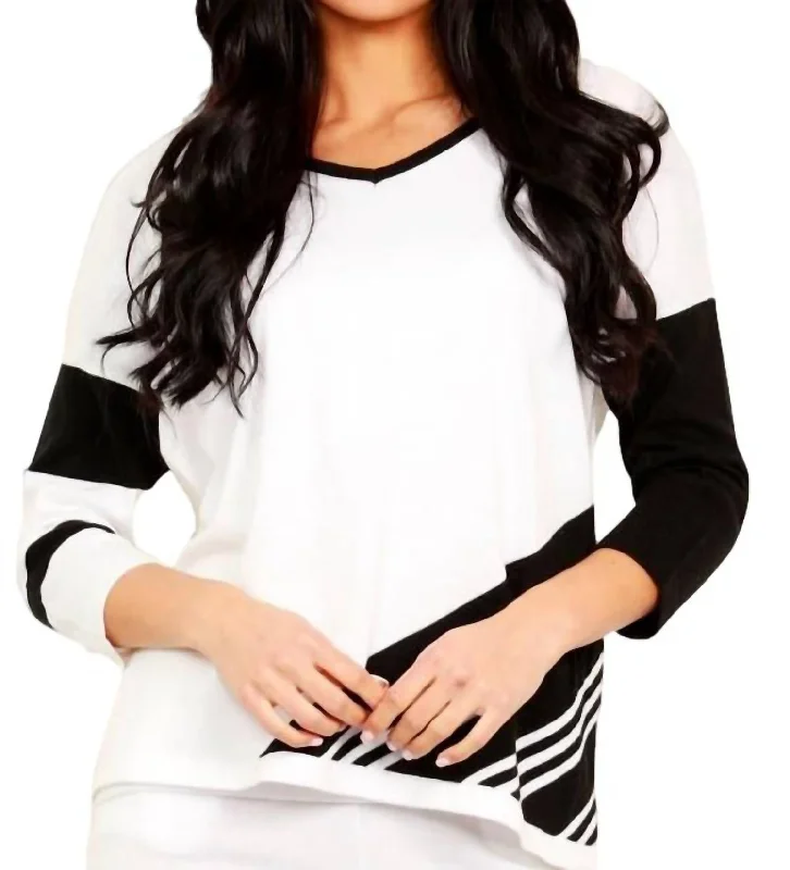 Sleeveless Women's Silk Blend Sweater Dresses for a Sophisticated LookAbstract V-Neck Pullover In White/black