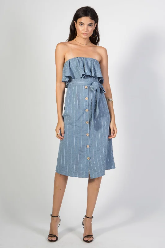 Empire Waist Women Dress to Accentuate the Bust and Conceal the WaistSleeveless Button Down Denim Dress