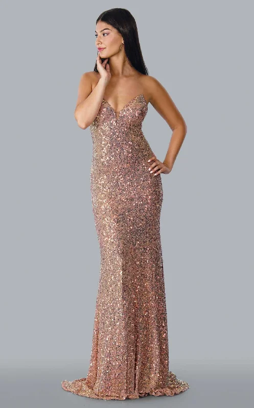 Formal dresses with halter necks and lace - up backs for a stylish promStella Couture 23130 Dress