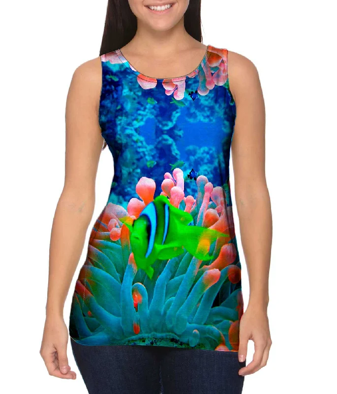 Plus Size Women's Ruffled Hem Tank Tops with Floral PrintsRed Sea Anemone Fish Underwater